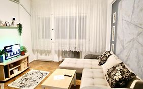 Apartment With 3 Rooms In The City Center